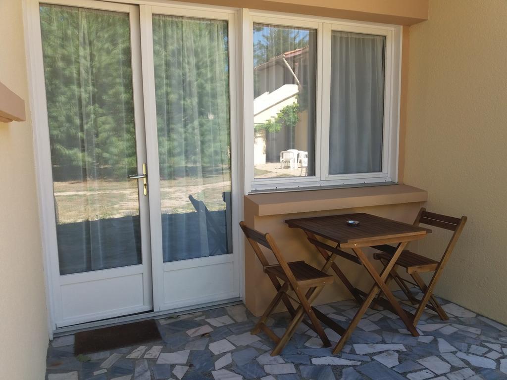 Acacias Hotel Motel Vendays-Montalivet Bagian luar foto